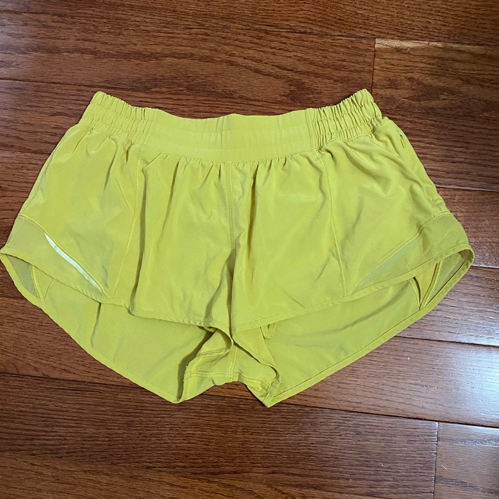 Lululemon Hotty Hot Shorts Size 8 —Soleil